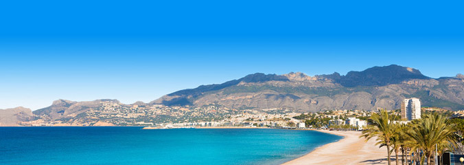 Sfeerbeeld van de Costa Blanca met uitzicht op de berg van Calpe