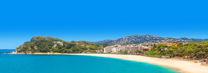 Uitzicht vanuit de zee op Lloret de Mar