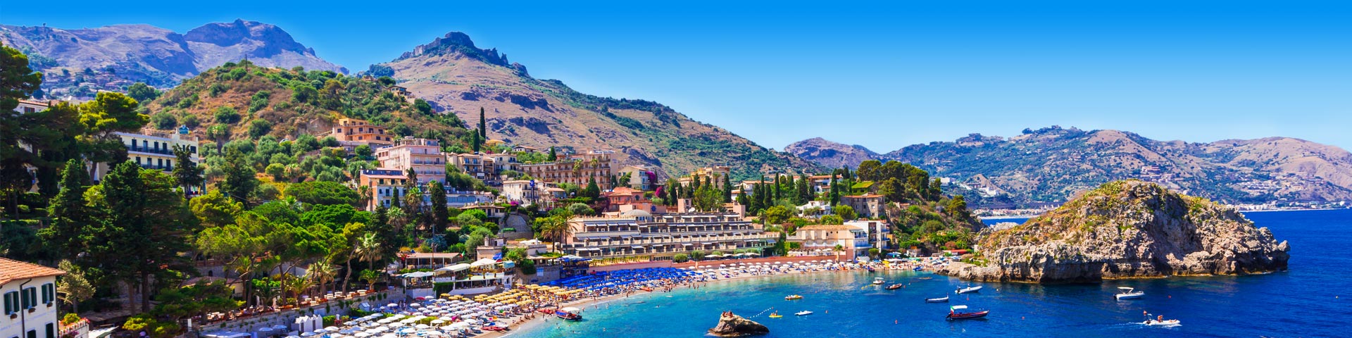 Uitzicht op een baai op het eiland Sicilië tijdens een all inclusive vakantie