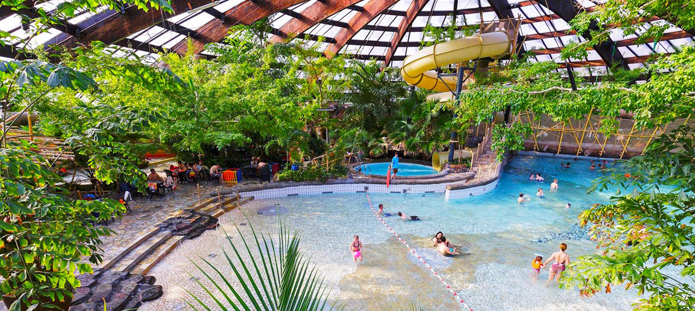 Zwembad van Center Parcs de Huttenheugte