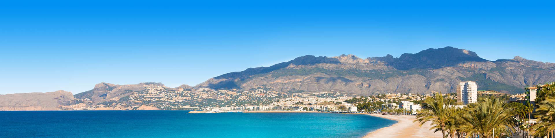 Prachtige strand en boulevard in Spanje