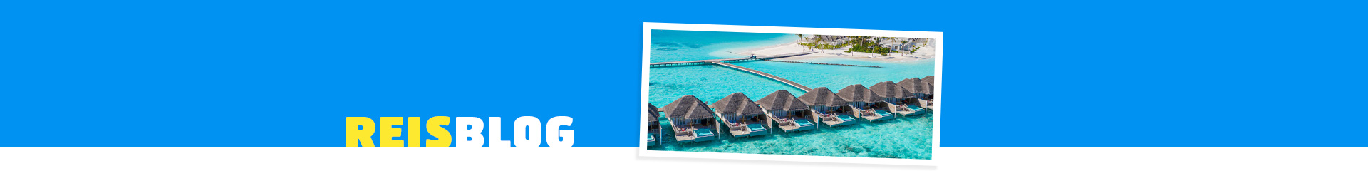 Waterbungalows in de helderblauwe zee bij de Malediven