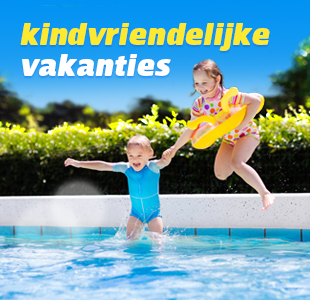 Kindjes spelen in het water