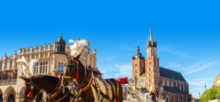 Koets met paarden en kerk in Krakau