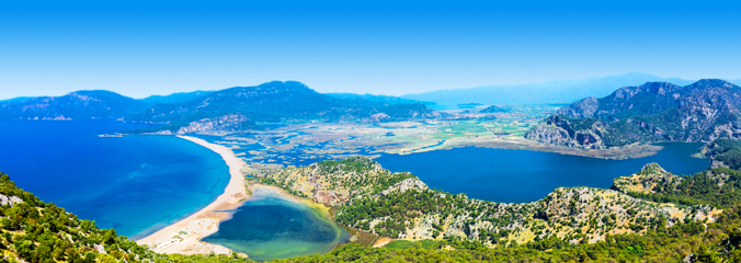 Uitzicht op het landschap van Dalyan