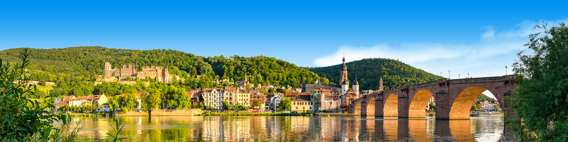 Groen landschap met bergen in Duitsland