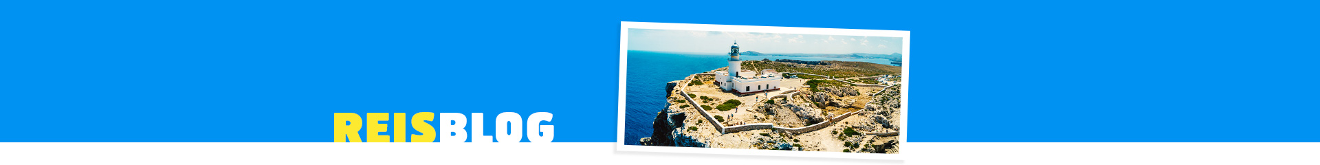 Uitzicht op een vuurtoren op de prachtige kust van Menorca