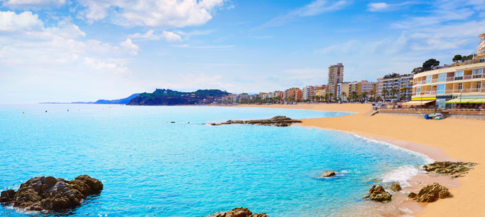 Strand en zee bij Lloret de Mar