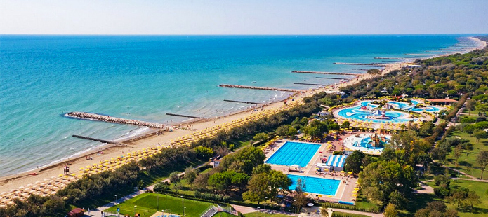 Camping in Italië met zwembaden en uitzicht op zee