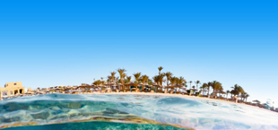 Zee, strand en een resort in Marsa Alam