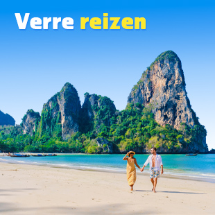 Eilandje grenzend aan een helderblauwe zee