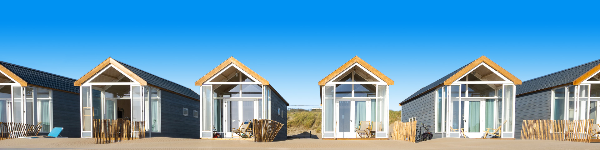 Een zonnige workation met uitzicht op strandhuisjes