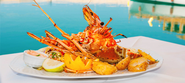 Maaltijd met kreeft op een bord